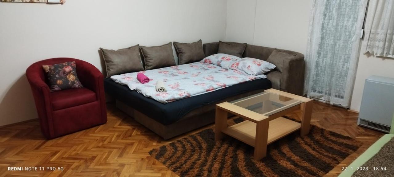 Apartman Lena Arandjelovac Exteriör bild